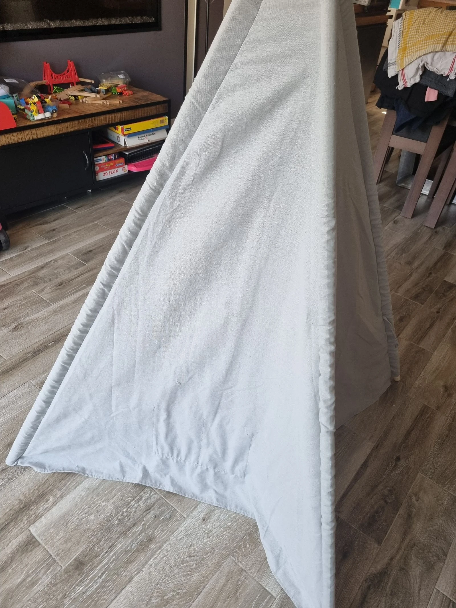 Tipi infantil gris con guirnalda - Para restaurar – photo 5